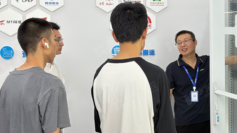 經(jīng)貿(mào)學(xué)院03