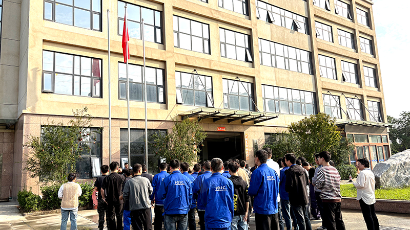 紅旗飄揚迎國慶，凝心聚力譜新篇 | 華東工控隆重舉行慶祝新中國成立76周年升旗儀式